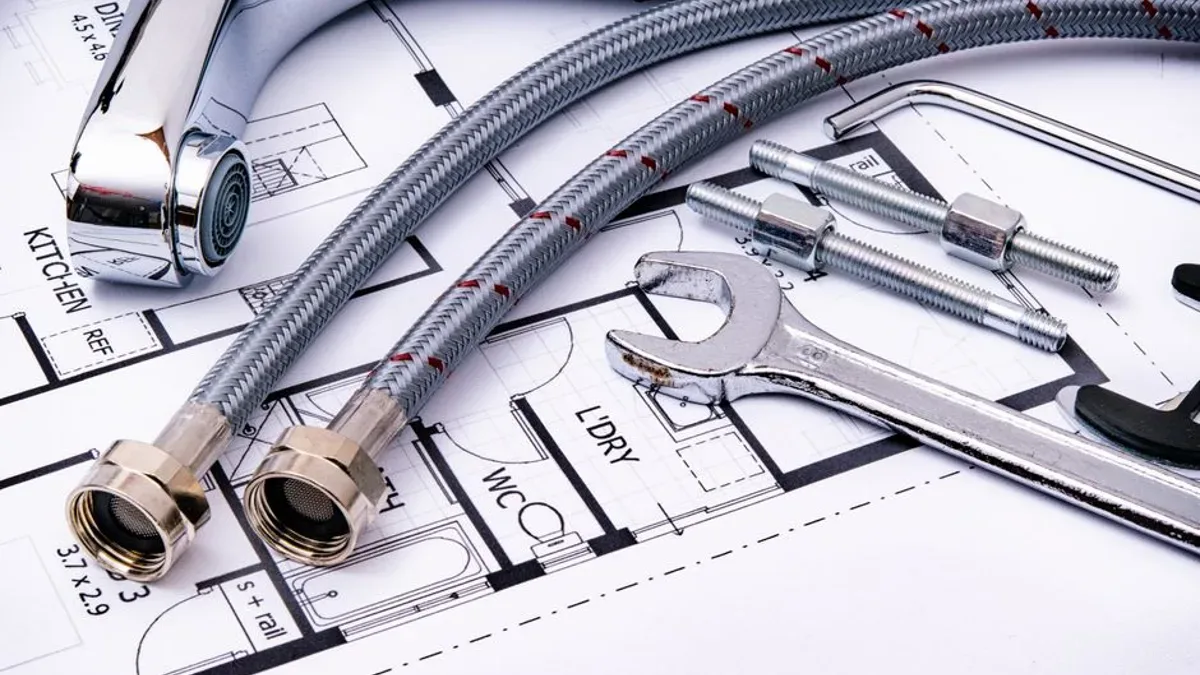 Robinet autoperceur fixé sur un tuyau de cuivre avec joint d'étanchéité apparent